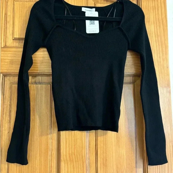 Ensemble Black Square Neck Sweater - Picture 4 of 4